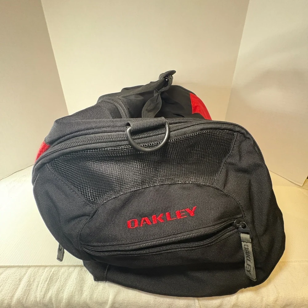 Oakley Factory Pilot Weekender Duffel Carry Case Multi Pocket Gym Red/Black NWOT